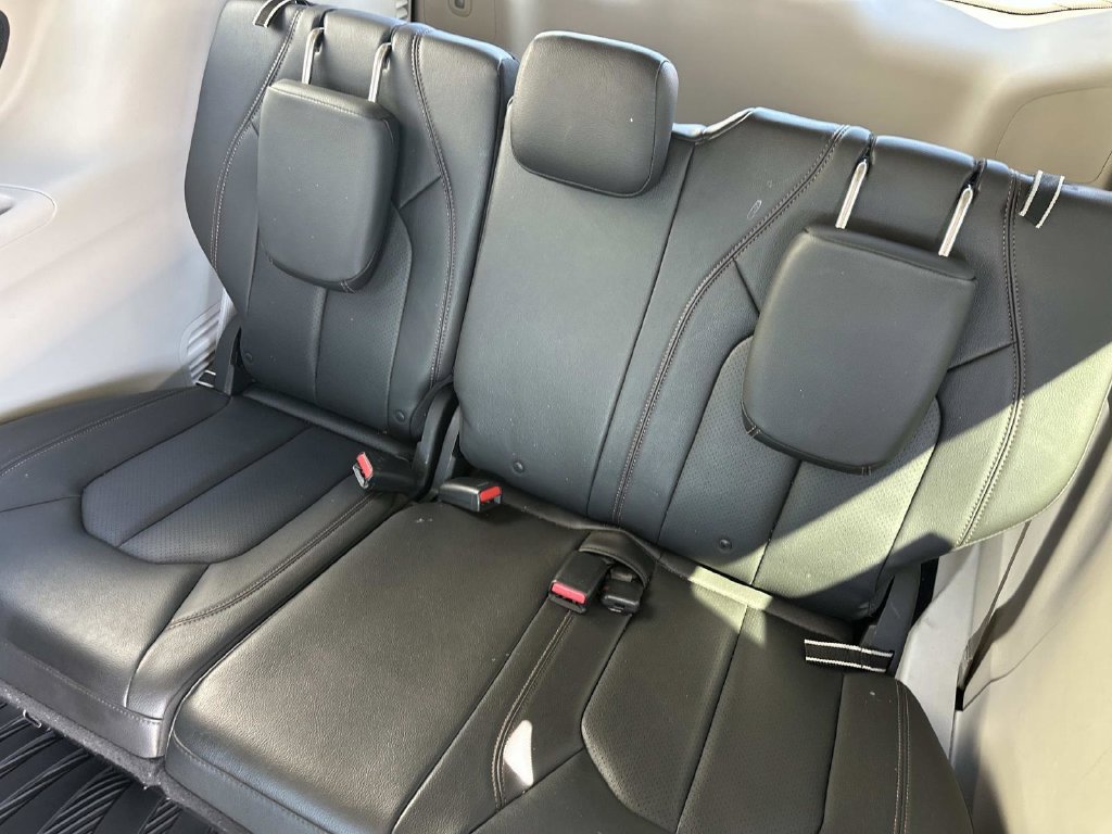 Used 2018 Chrysler Pacifica Touring-L Plus FWD image 15