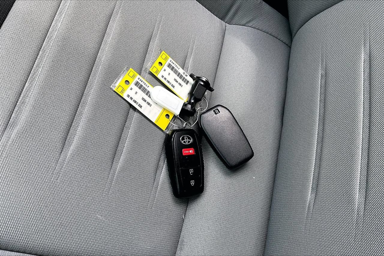 Used 2024 Toyota Tacoma TRD Sport AWD/4WD image 30