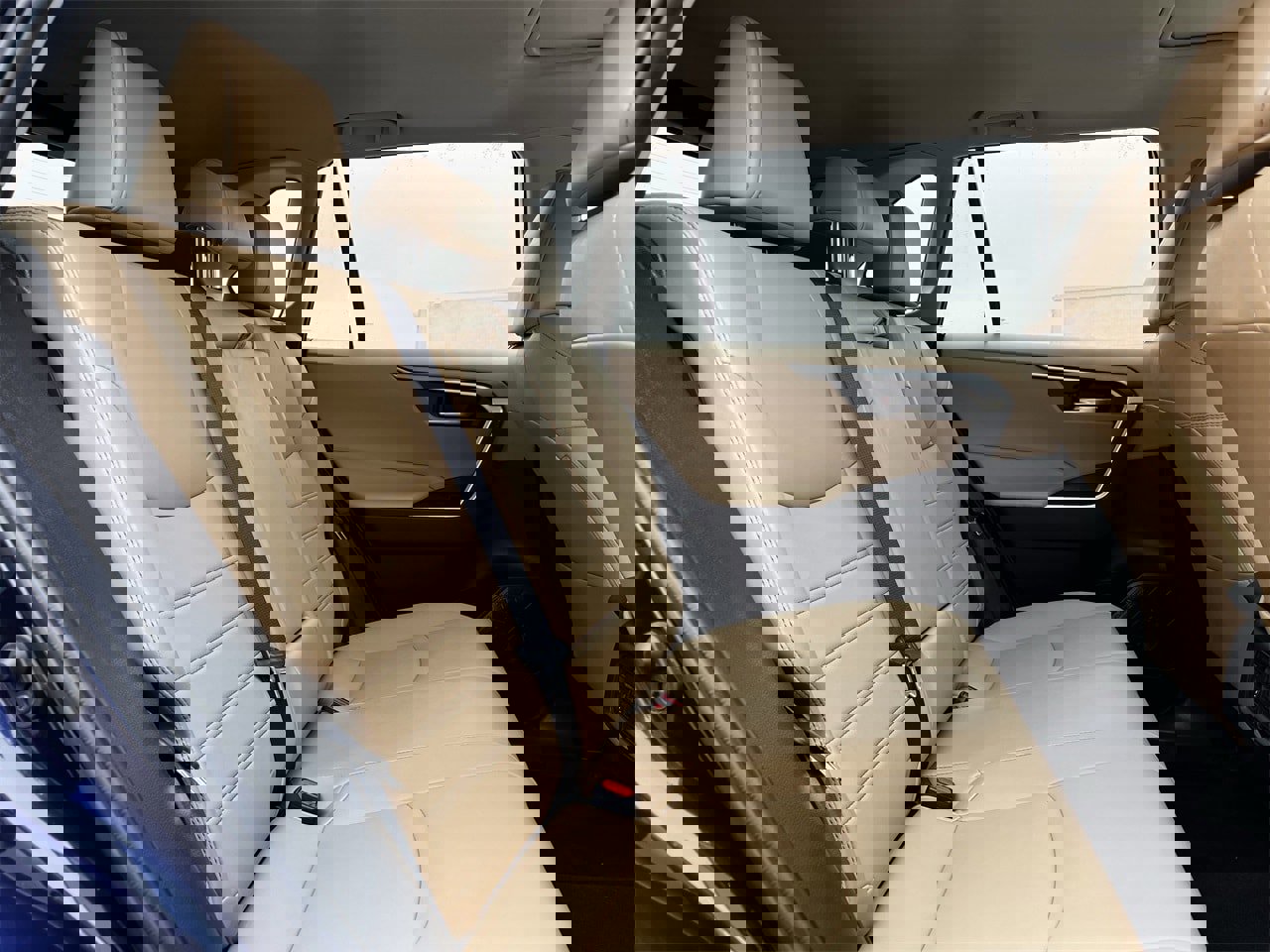 Used 2023 Toyota RAV4 XLE Premium image 28