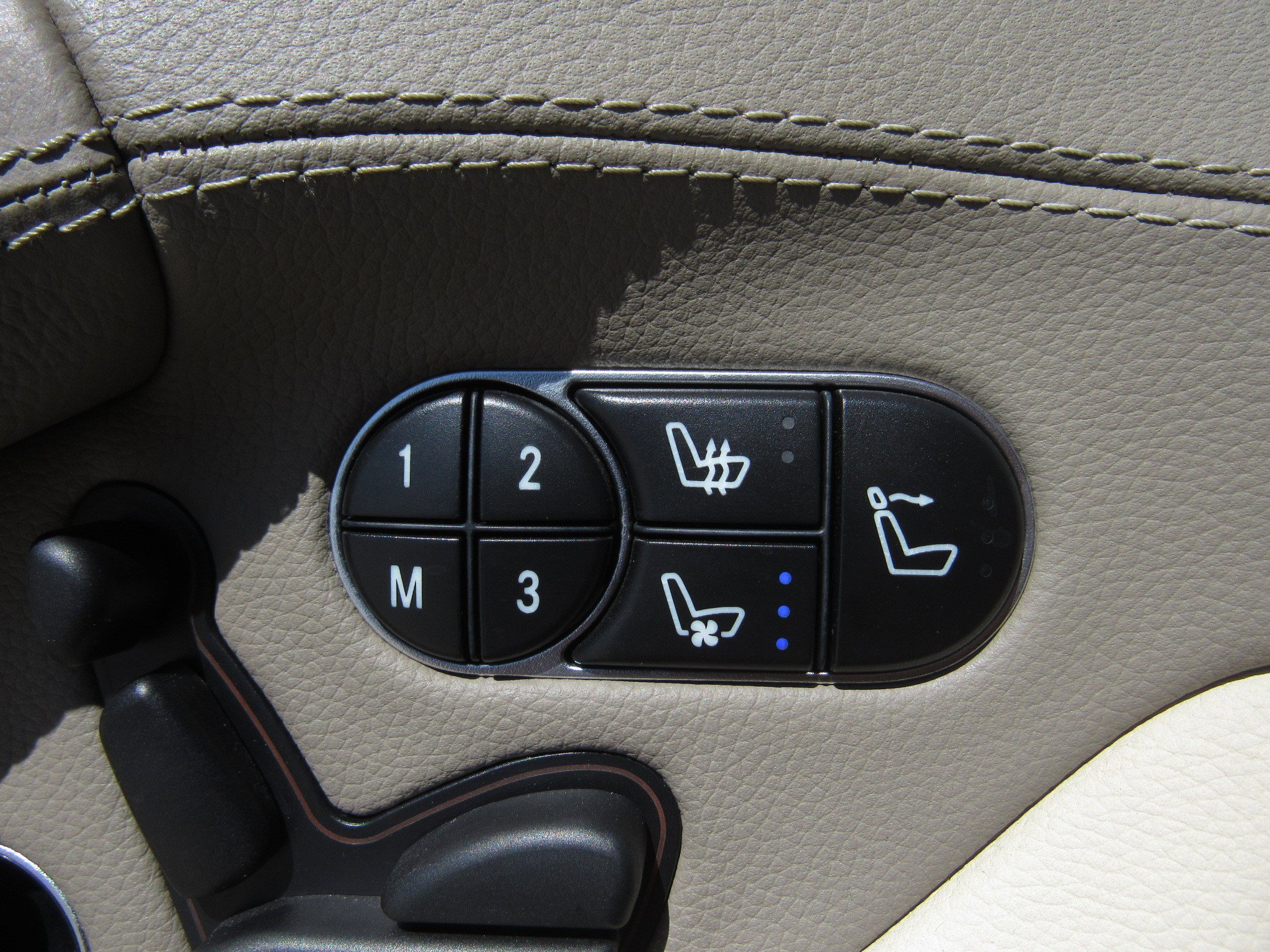 Used 2009 Mercedes-Benz SL 550 image 14