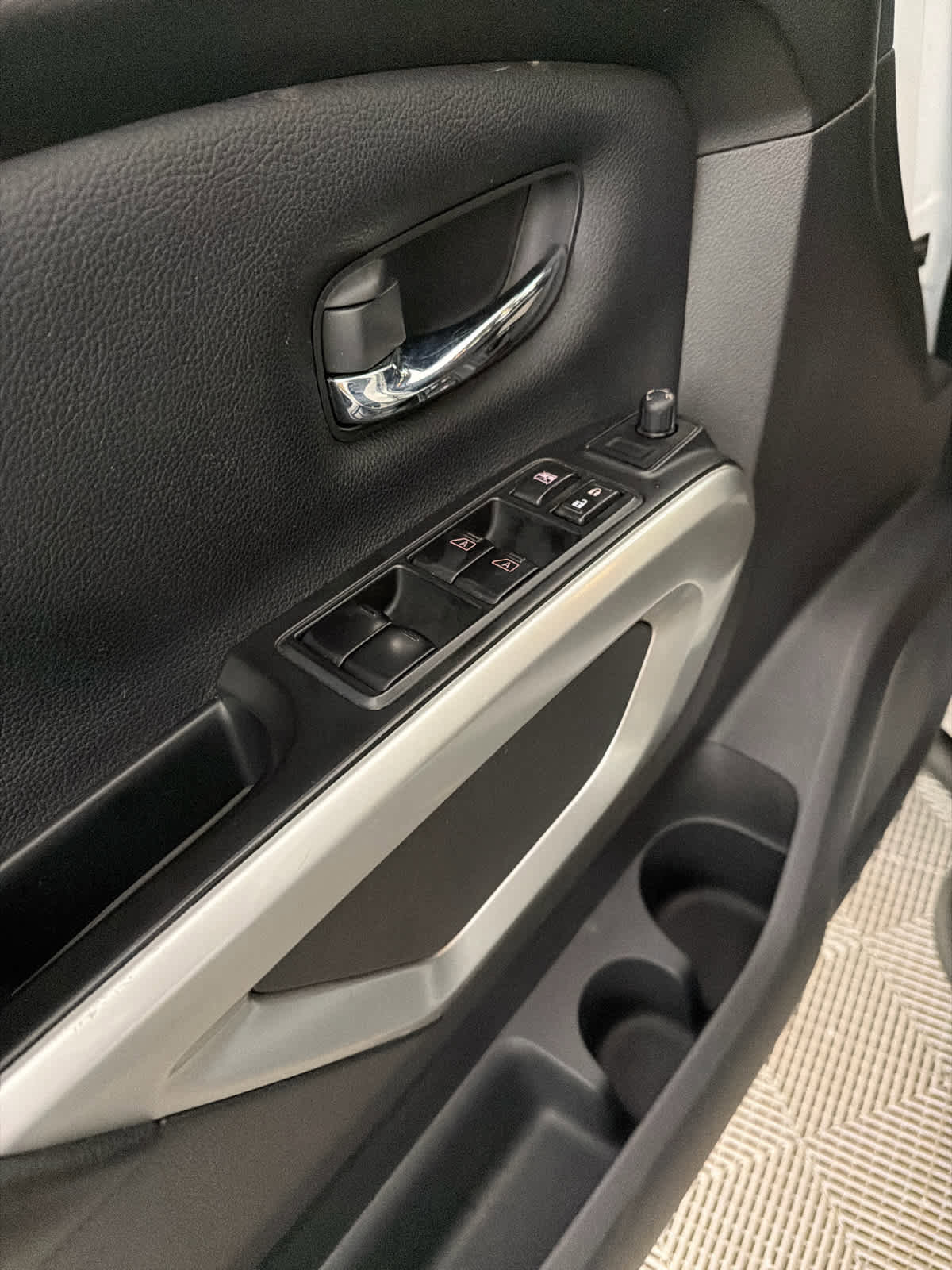 Used 2023 Nissan Titan SV w/ SV Convenience Package image 23