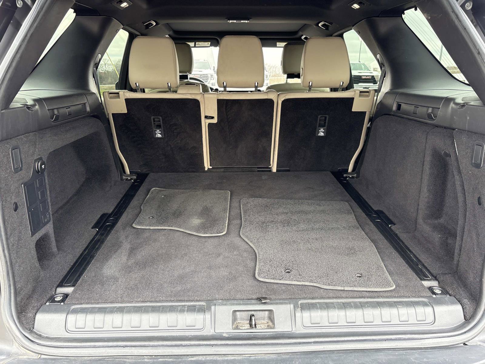 Used 2018 Land Rover Discovery SE image 31