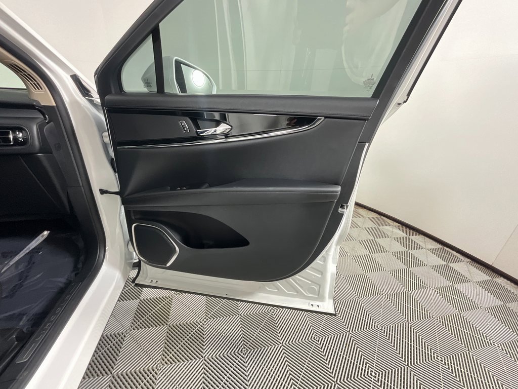 Used 2023 Lincoln Nautilus AWD image 18