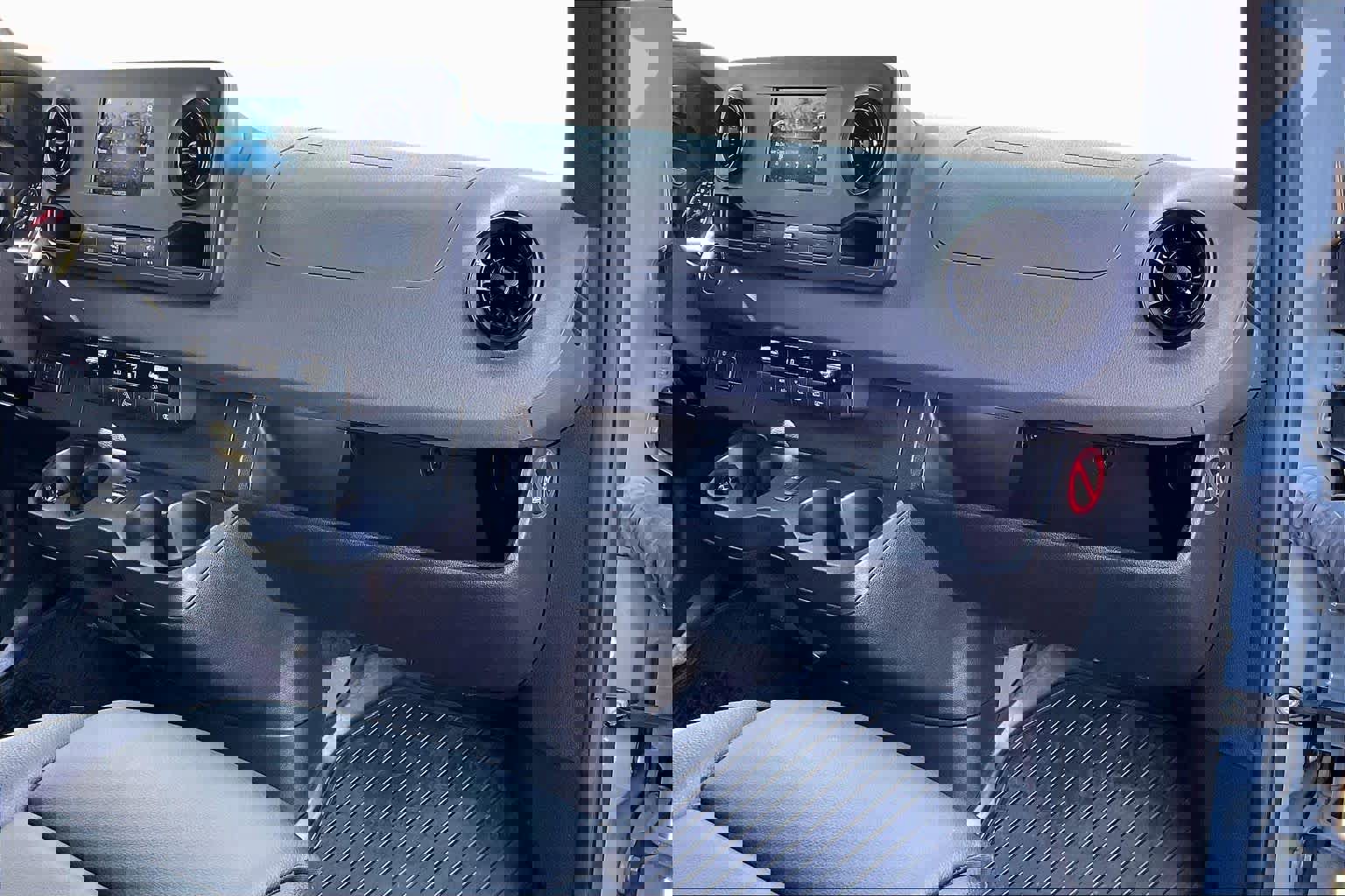 Used 2021 Mercedes-Benz Sprinter 2500 image 19