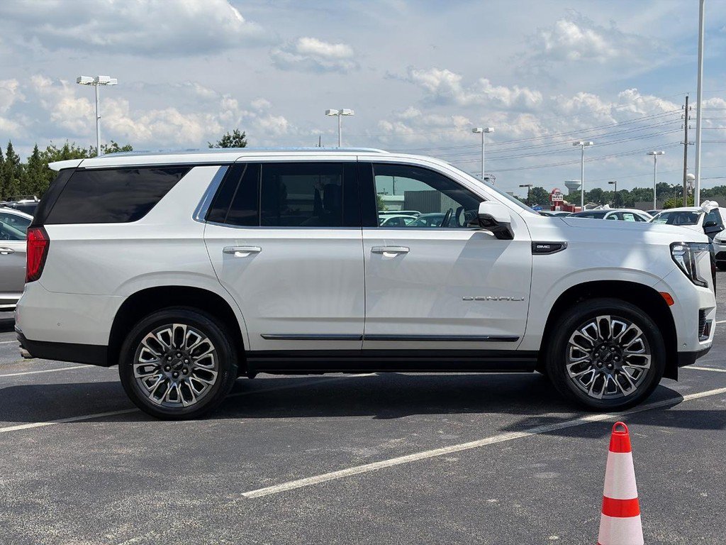 Used 2023 GMC Yukon Denali Ultimate AWD/4WD image 4
