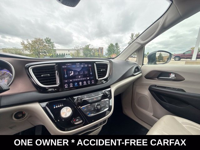 Used 2018 Chrysler Pacifica Touring-L w/ Premium Audio Group FWD image 22