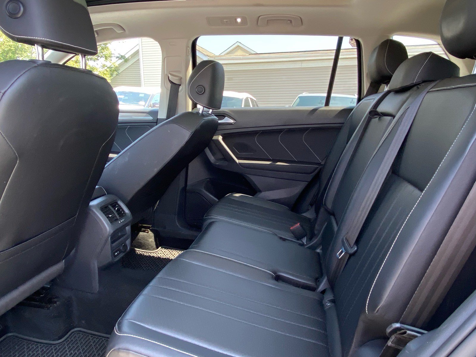 Used 2022 Volkswagen Tiguan SE AWD/4WD image 16