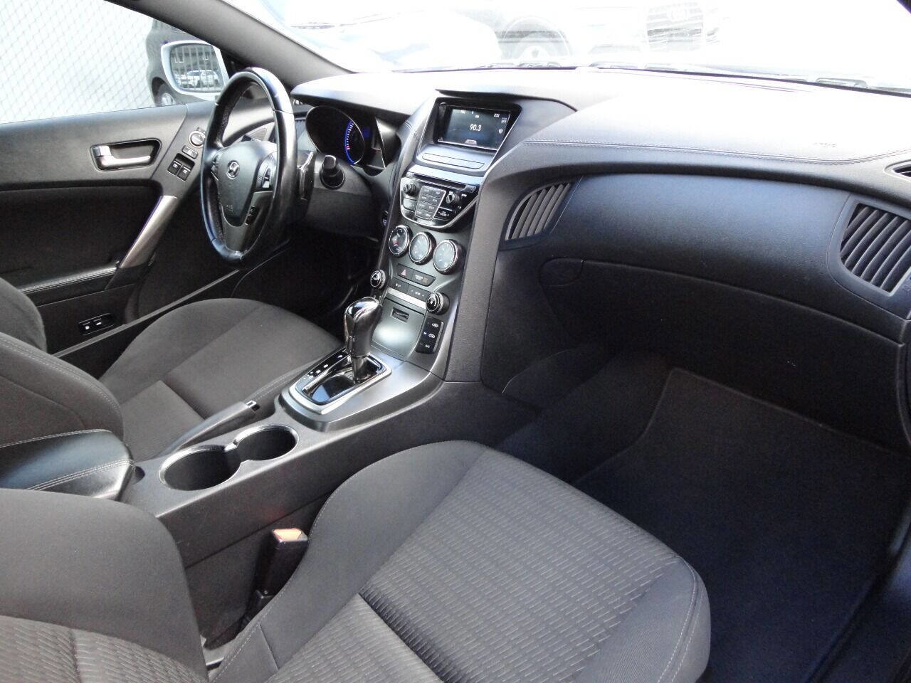 Used 2016 Hyundai Genesis 3.8 image 21