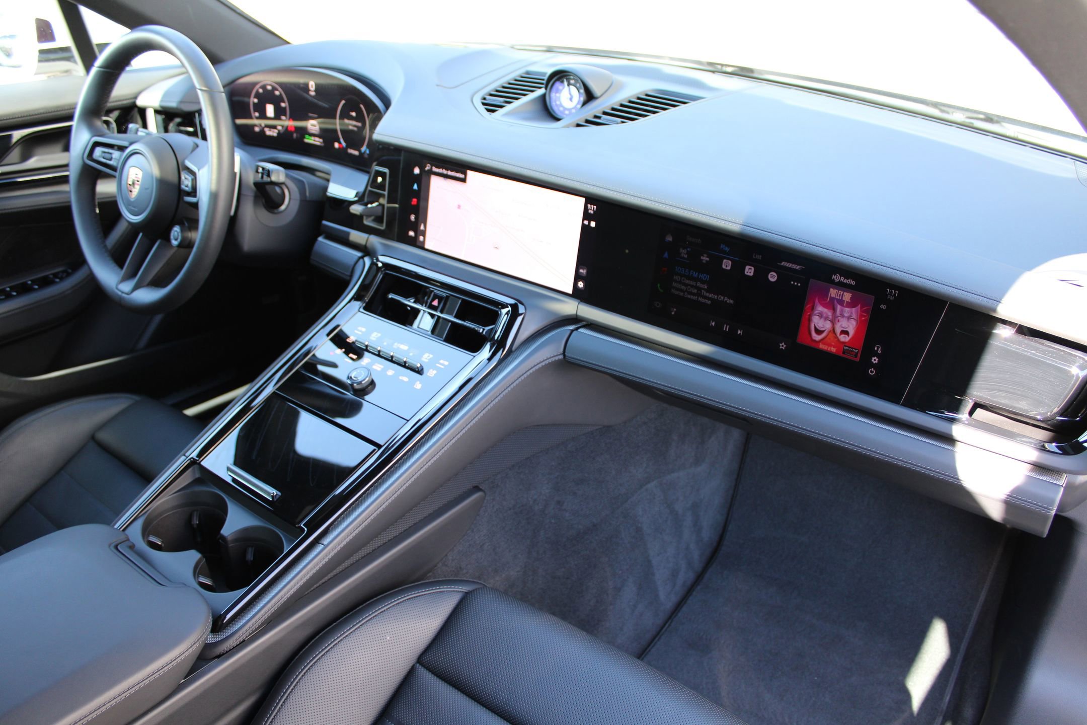 Used 2025 Porsche Panamera 4S image 27