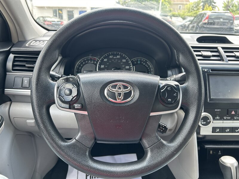 Used 2014 Toyota Camry LE FWD image 14