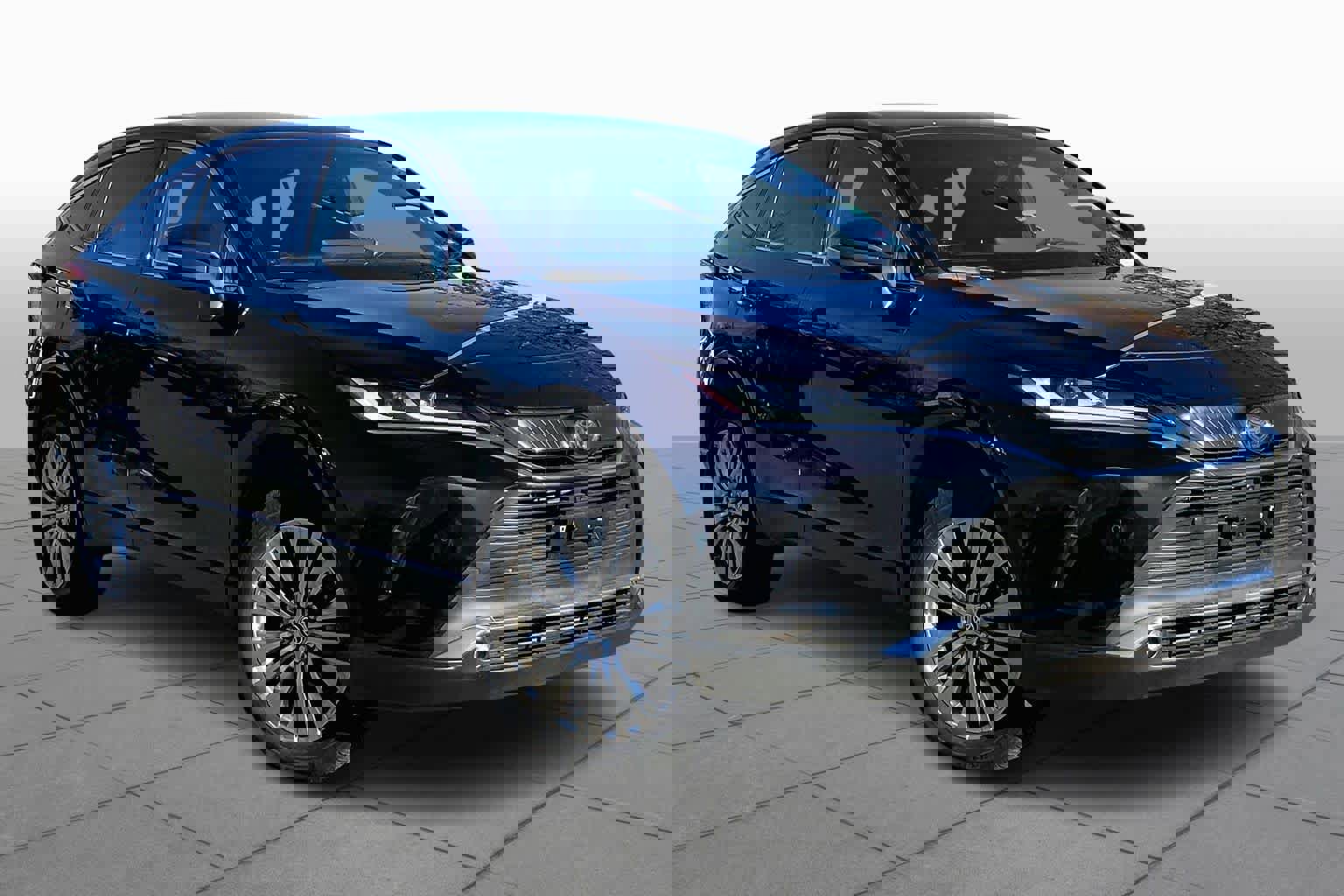 Used 2022 Toyota Venza Limited image 2