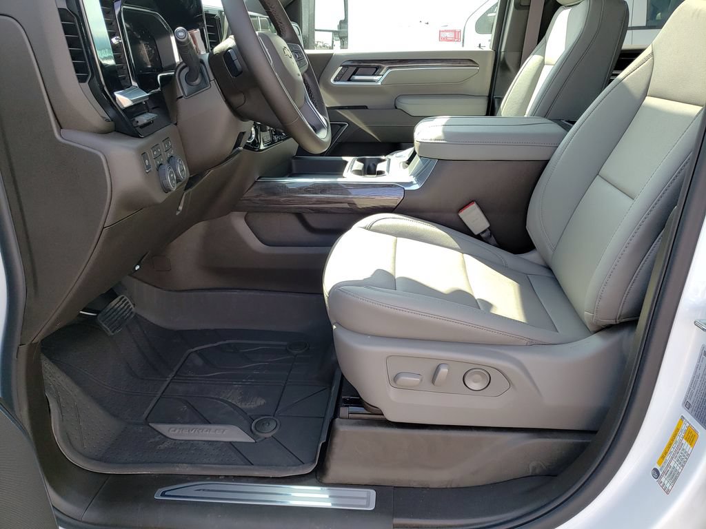 New 2026 Chevrolet Silverado 3500 LTZ w/ LTZ Plus Package AWD/4WD image 15