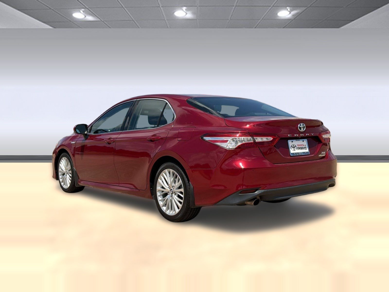 Used 2018 Toyota Camry XLE FWD image 3