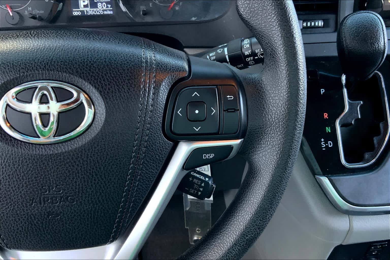 Used 2015 Toyota Sienna LE FWD image 24