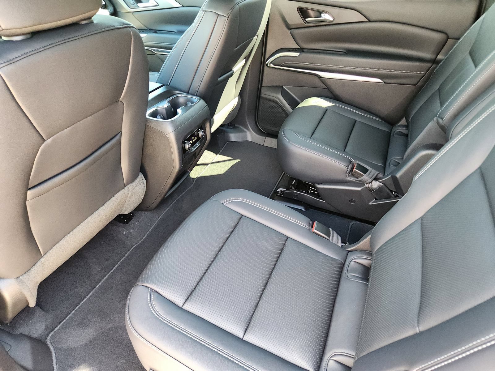 New 2026 Chevrolet Traverse LT w/ Midnight/Sport Edition FWD image 23