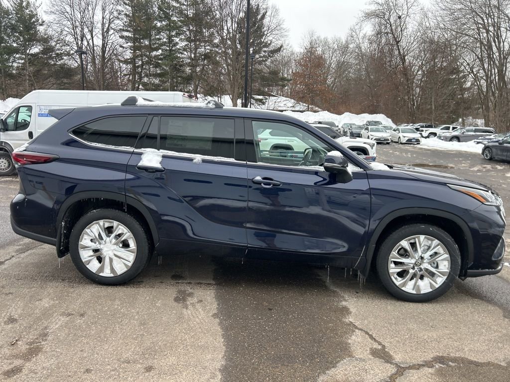 New 2026 Toyota Highlander Limited image 8
