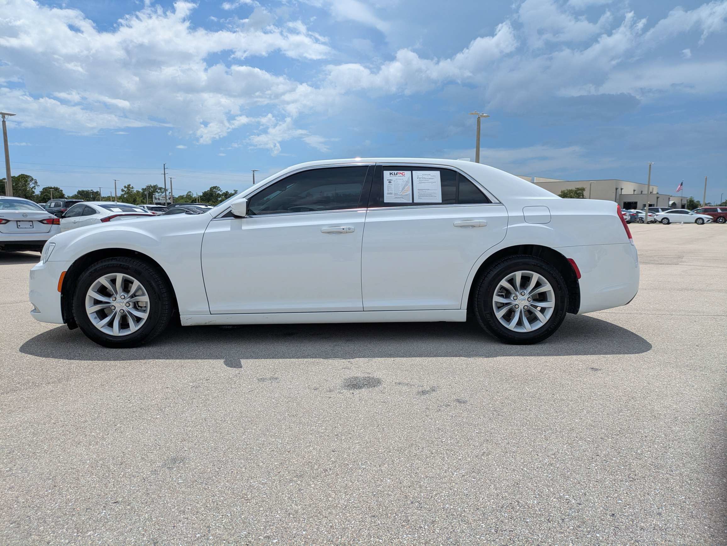 Used 2023 Chrysler 300 Touring RWD image 7