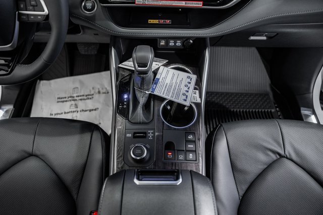 New 2026 Toyota Highlander Platinum image 28