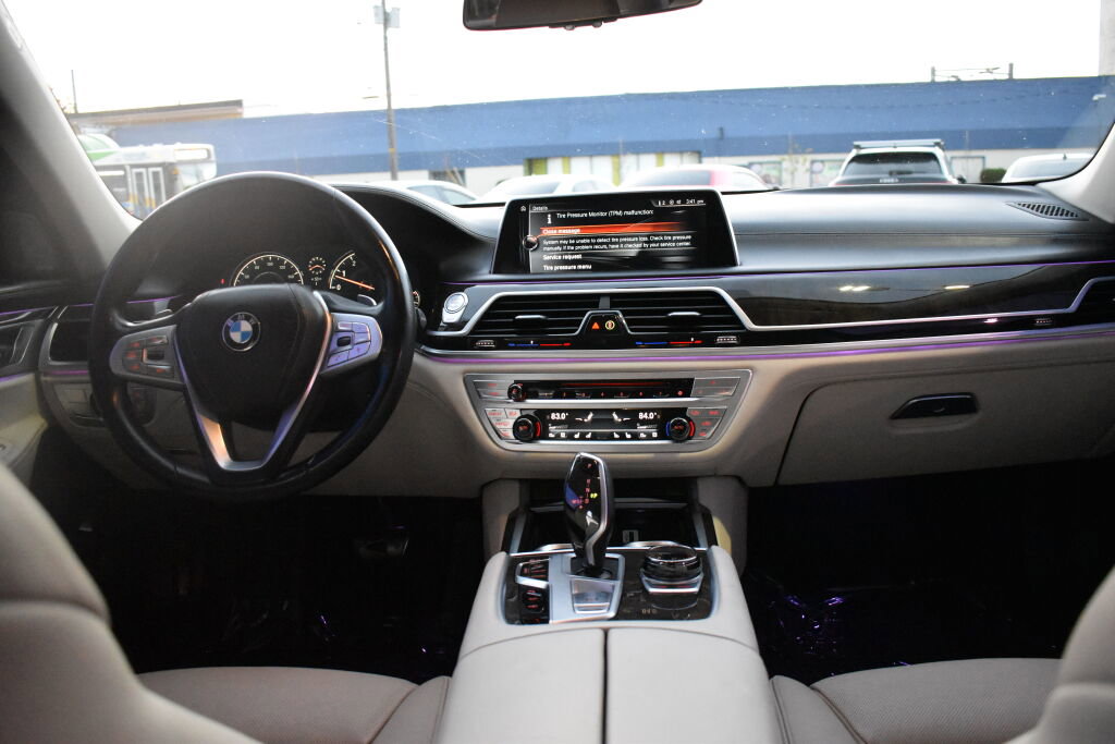 Used 2017 BMW 740i image 2