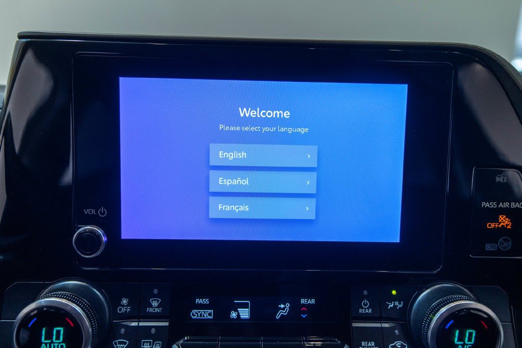 Used 2025 Toyota Highlander LE AWD/4WD image 26