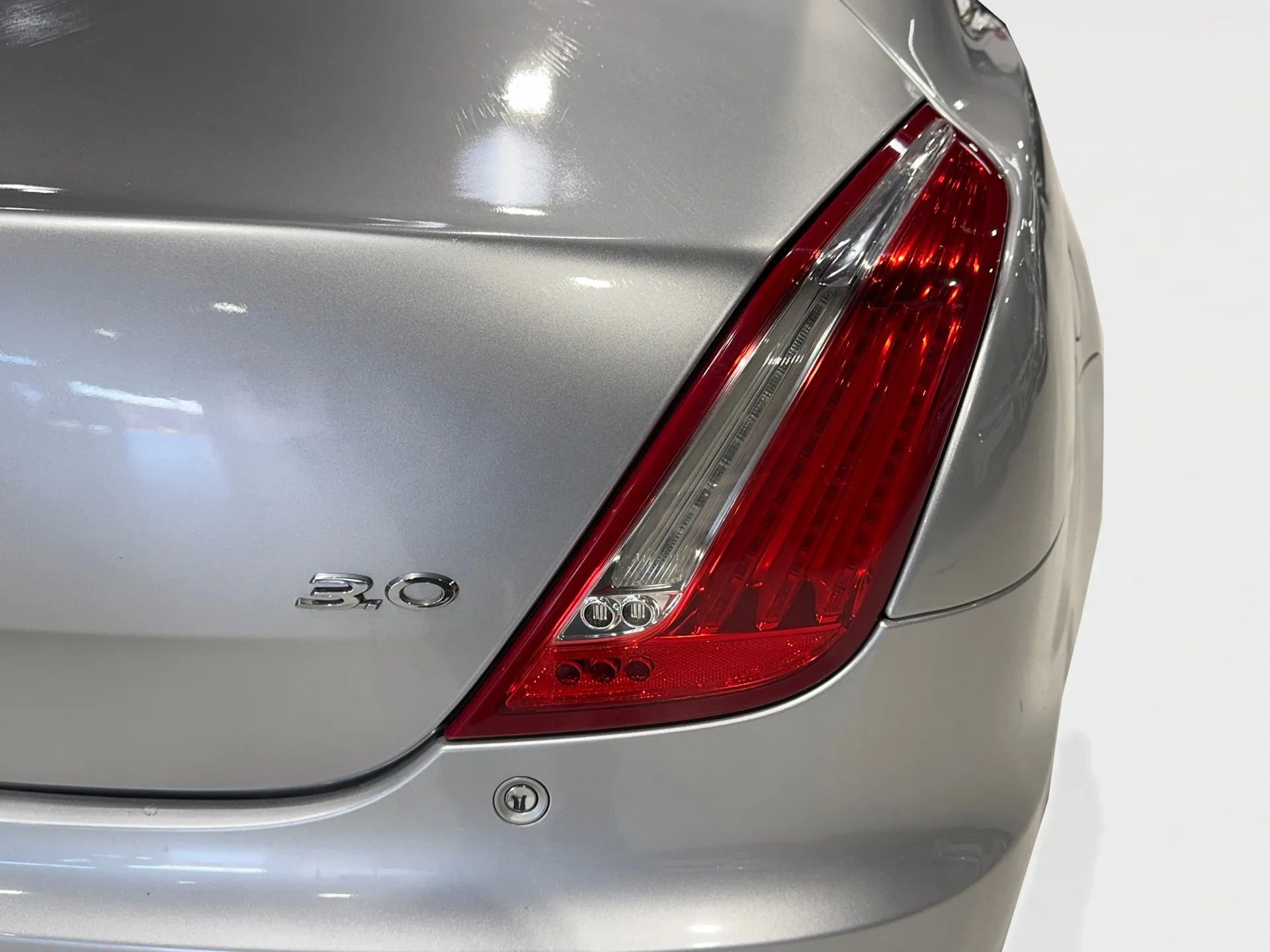 Used 2015 Jaguar XJ image 27