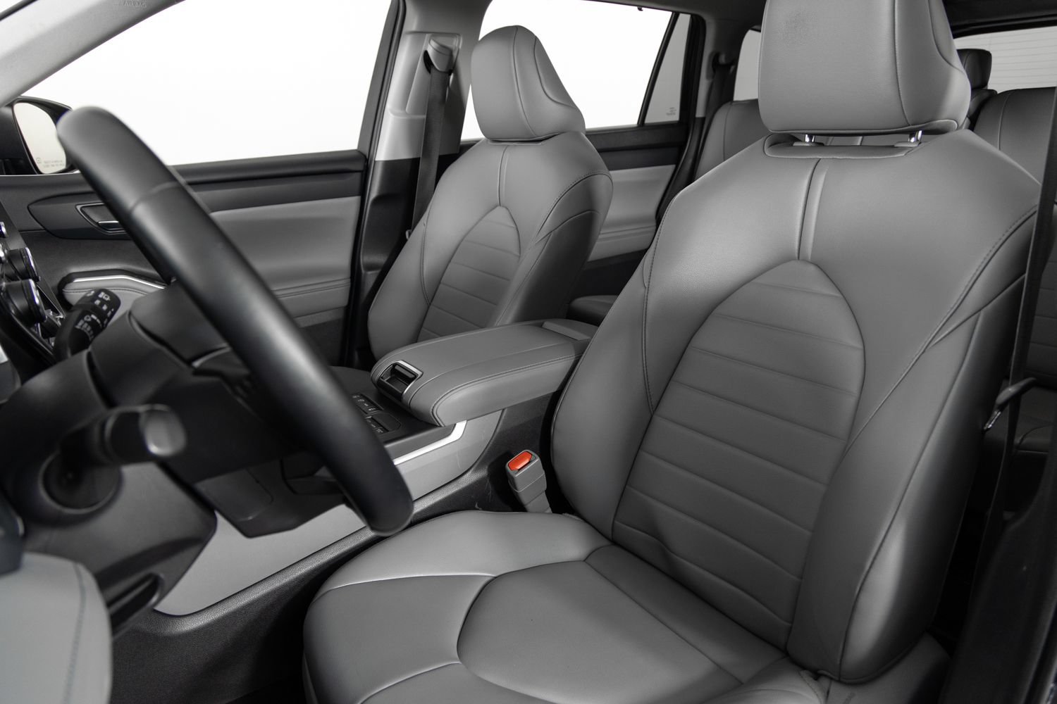 Used 2022 Toyota Highlander XLE AWD/4WD image 16