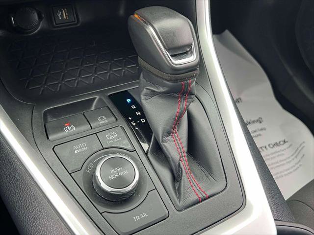 Certified 2025 Toyota RAV4 SE w/ Weather & Moonroof Package image 29