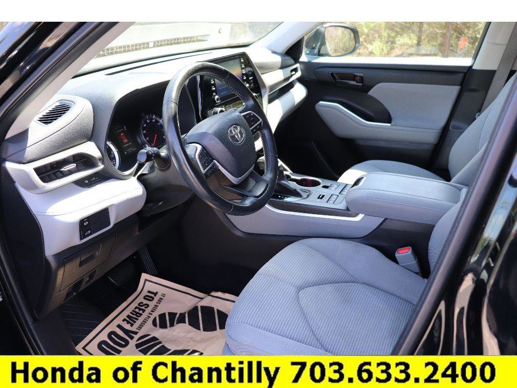 Used 2022 Toyota Highlander LE AWD/4WD image 20