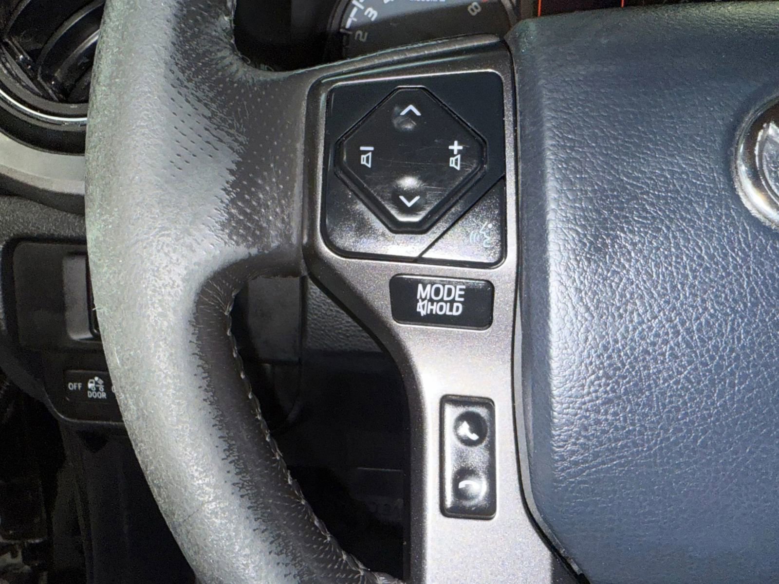 Used 2017 Toyota Tacoma TRD Sport image 26