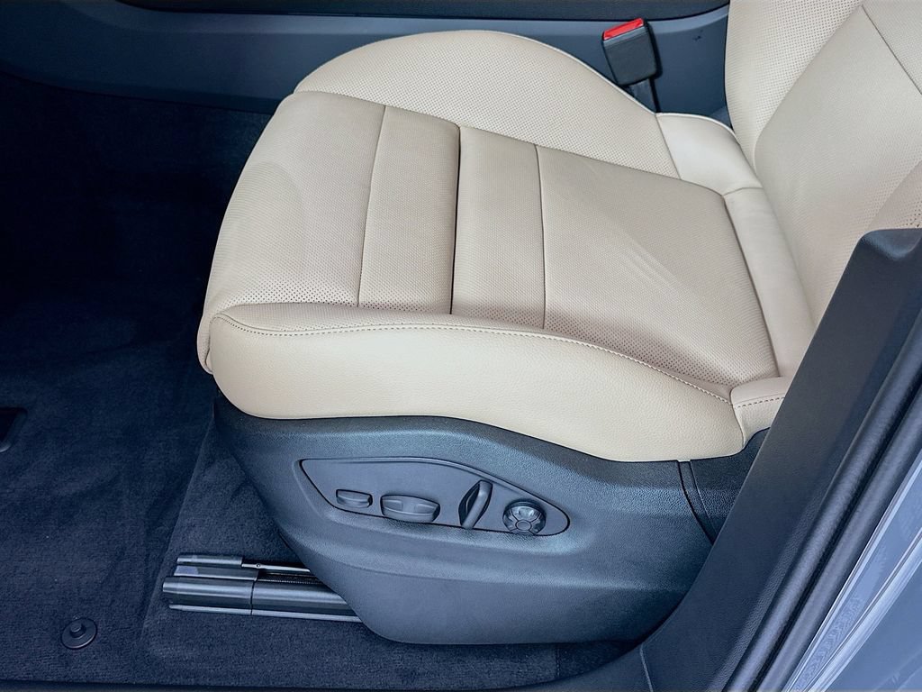 New 2026 Porsche Cayenne AWD/4WD image 22