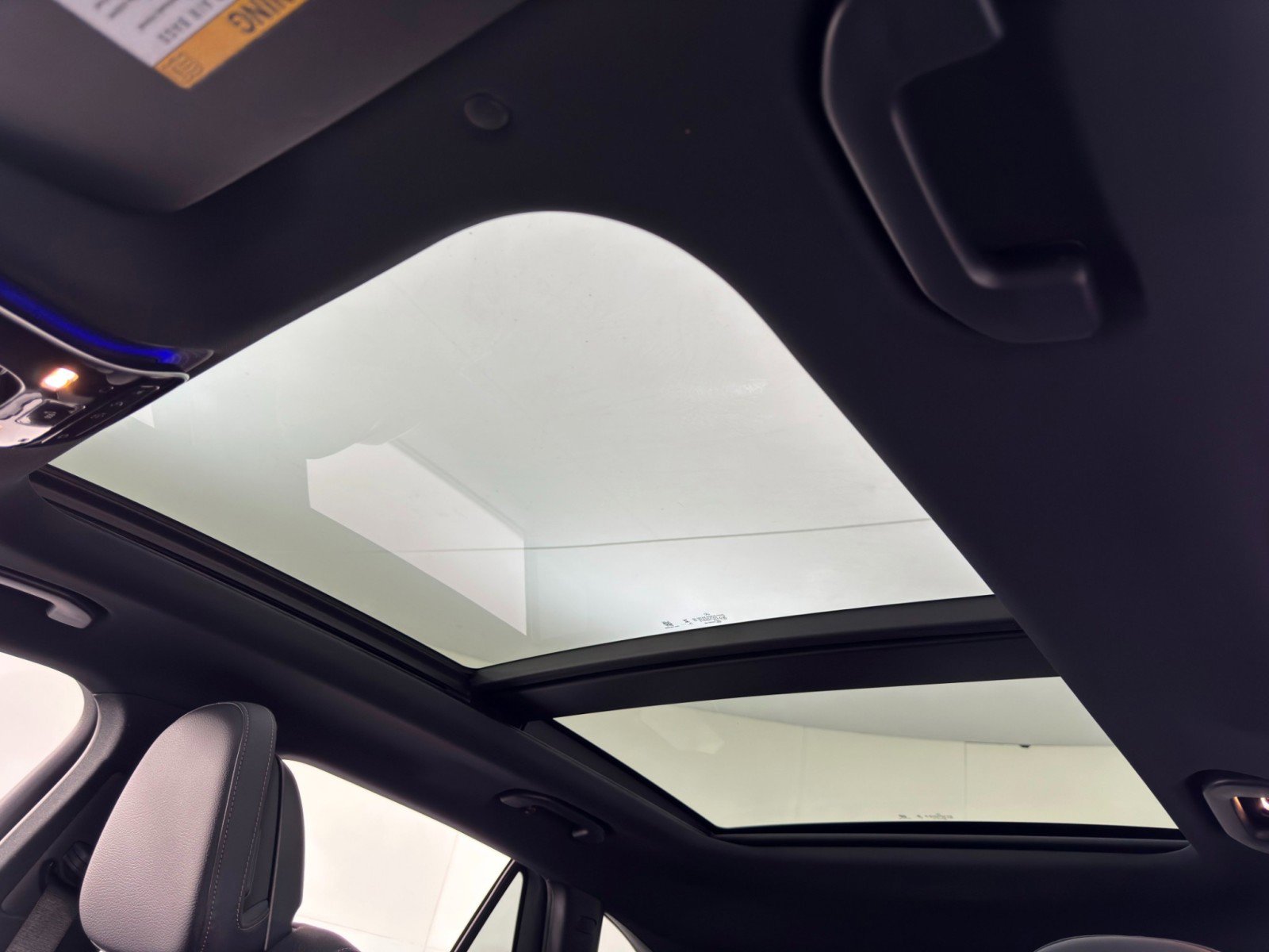 Used 2025 Mercedes-Benz GLC 300 4MATIC w/ AMG Line image 12