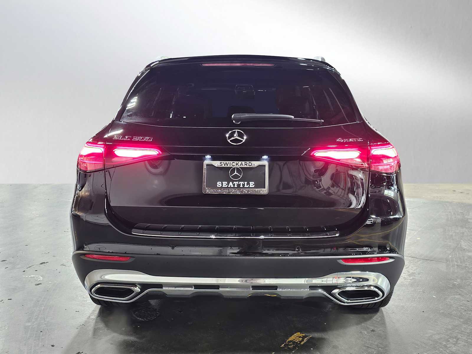 Used 2026 Mercedes-Benz GLC 300 4MATIC image 4
