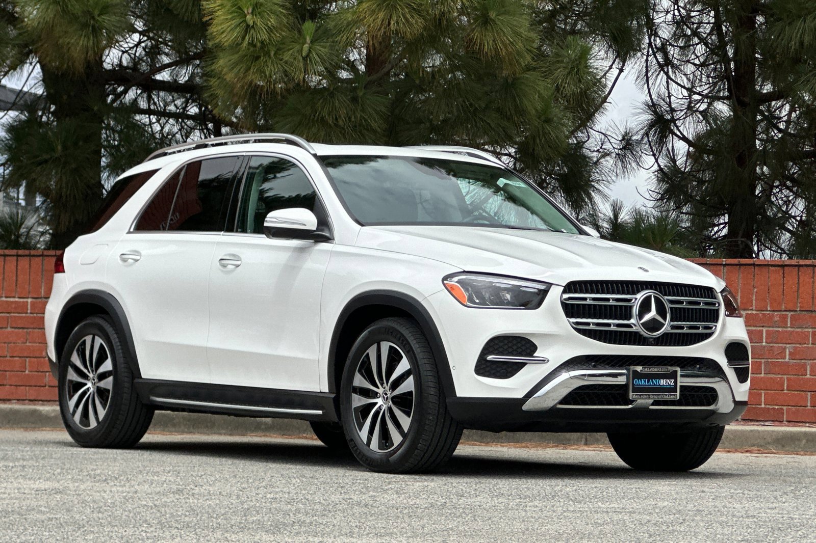Used 2024 Mercedes-Benz GLE 350 4MATIC image 2