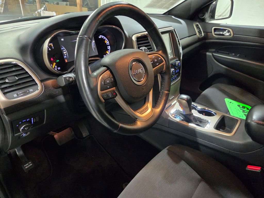 Used 2017 Jeep Grand Cherokee Laredo w/ Quick Order Package 23E image 5