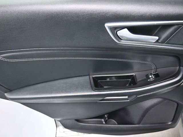 Used 2020 Ford Edge Titanium image 19