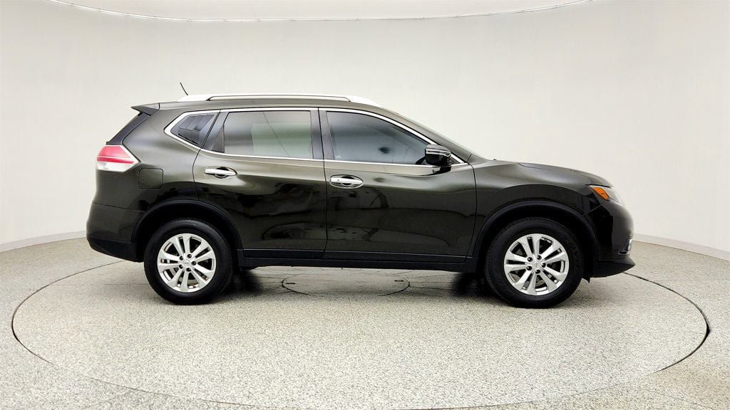 Used 2016 Nissan Rogue SV AWD/4WD image 4