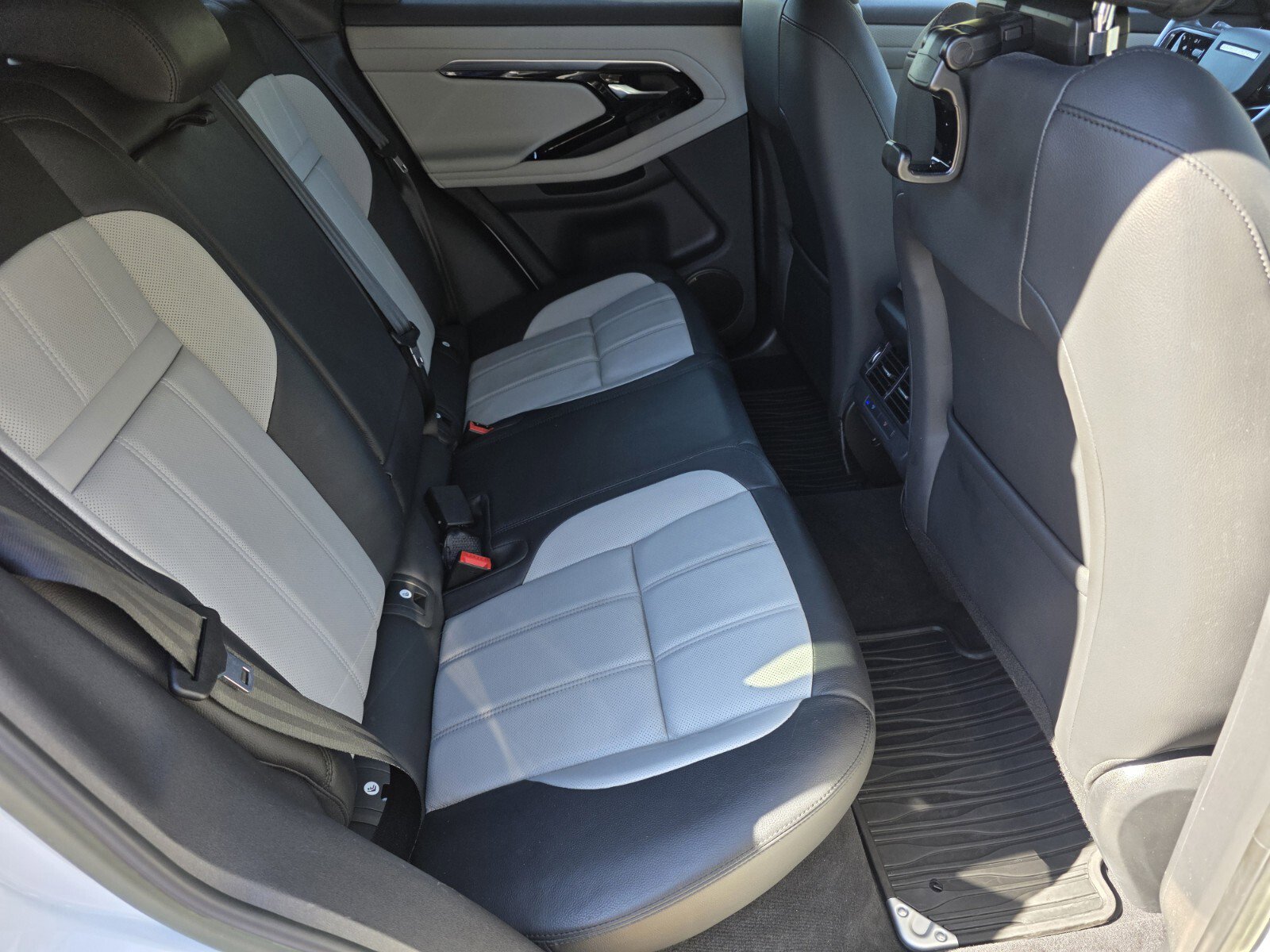 Used 2023 Land Rover Range Rover Evoque R-Dynamic S image 5