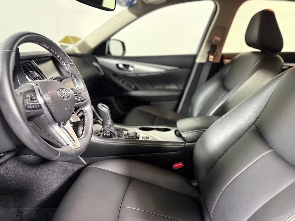 Used 2019 INFINITI Q50 Luxe w/ Essential Package (3.0T Luxe) AWD/4WD image 19