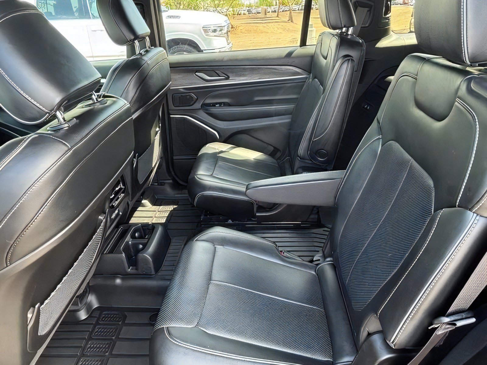 Used 2023 Jeep Grand Cherokee L Overland AWD/4WD image 28