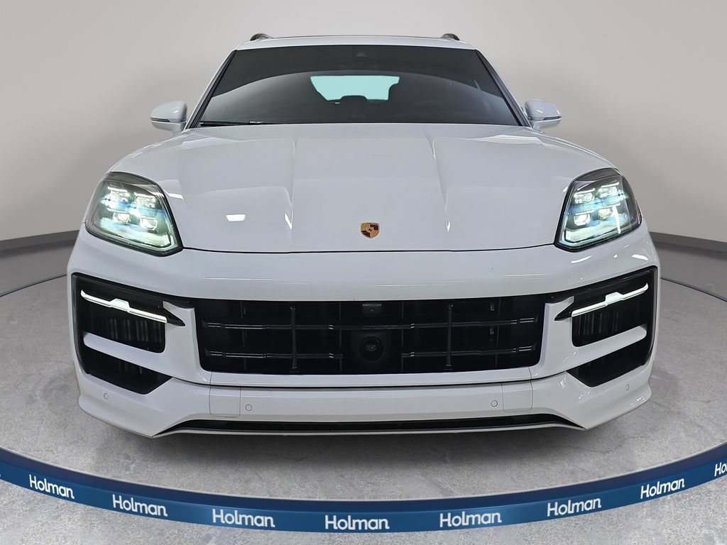 Used 2025 Porsche Cayenne GTS AWD/4WD image 3