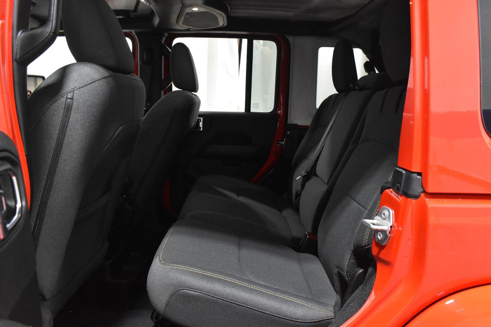 Used 2025 Jeep Wrangler Sahara image 6