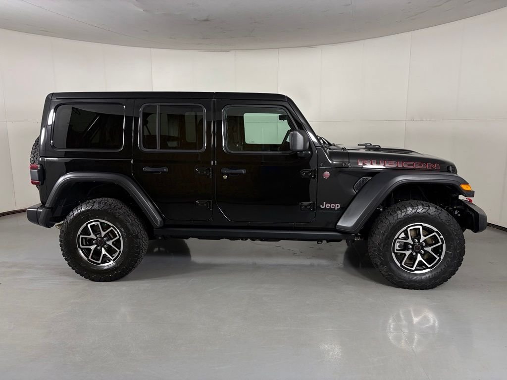 Used 2025 Jeep Wrangler Unlimited Rubicon AWD/4WD image 9