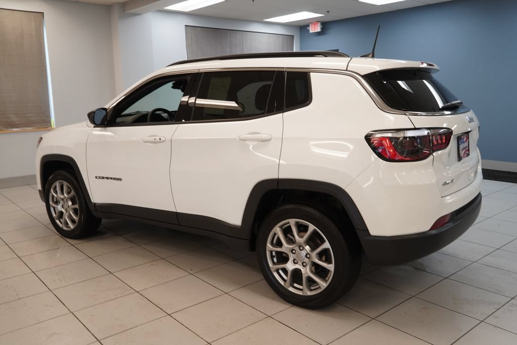 Used 2023 Jeep Compass Latitude AWD/4WD image 7