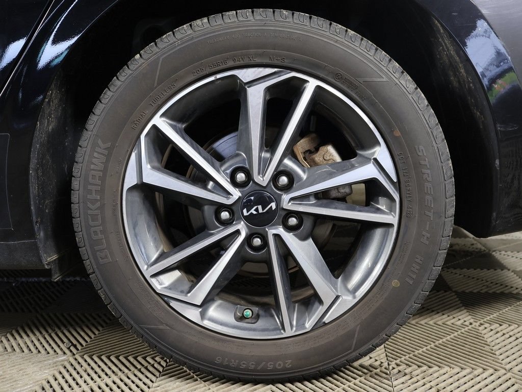 Used 2023 Kia Forte LXS FWD image 17