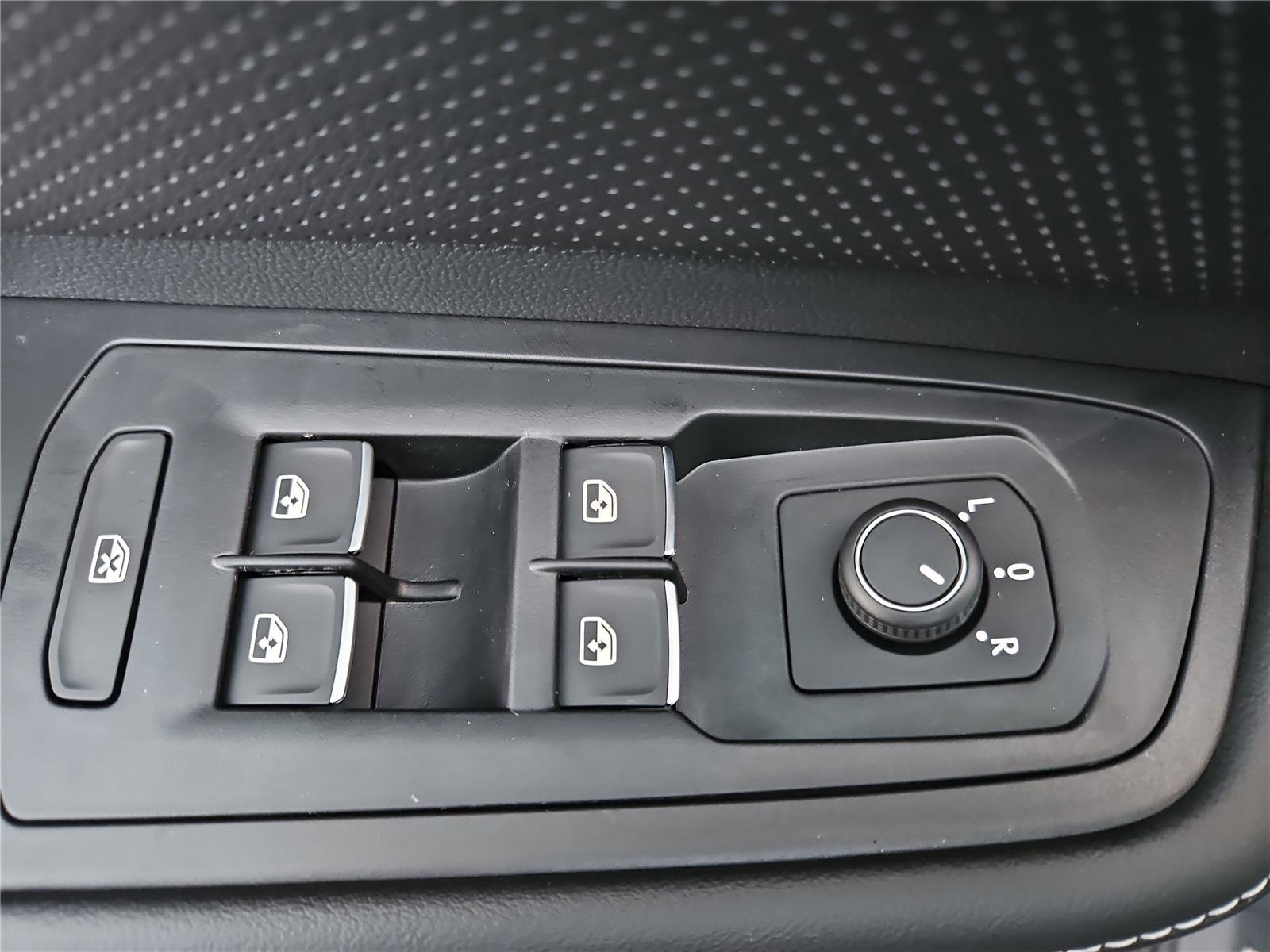 New 2026 Volkswagen Atlas Cross Sport SE image 13