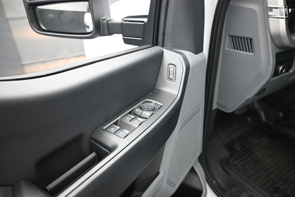 New 2026 Ford F350 XL w/ XL Chrome Package RWD image 9