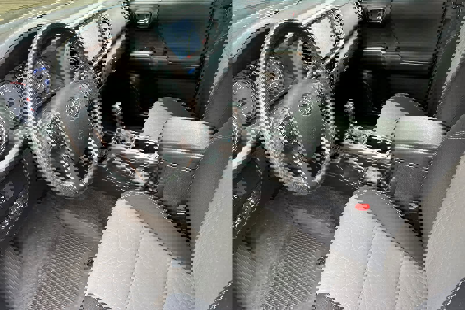 Used 2022 Toyota Tacoma TRD Off-Road w/ Technology Package image 11