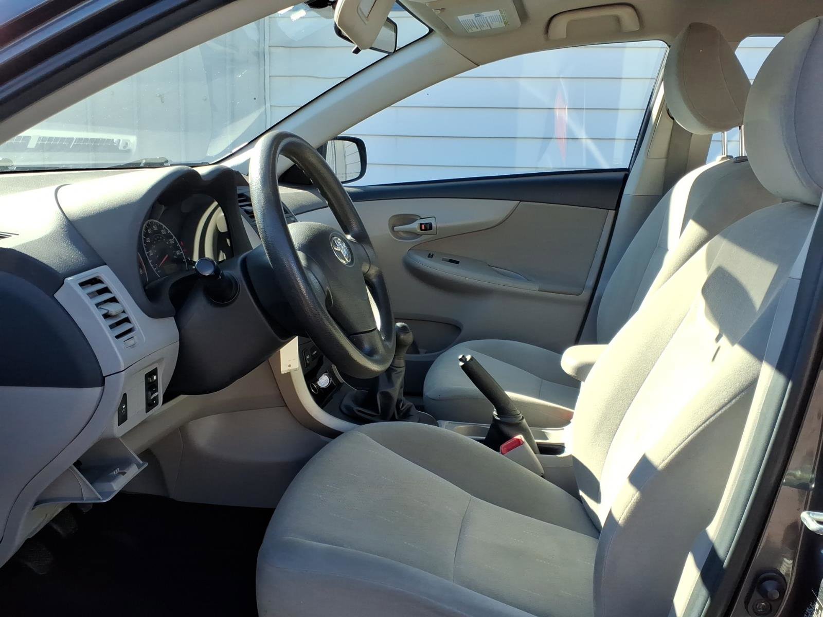 Used 2012 Toyota Corolla L image 8