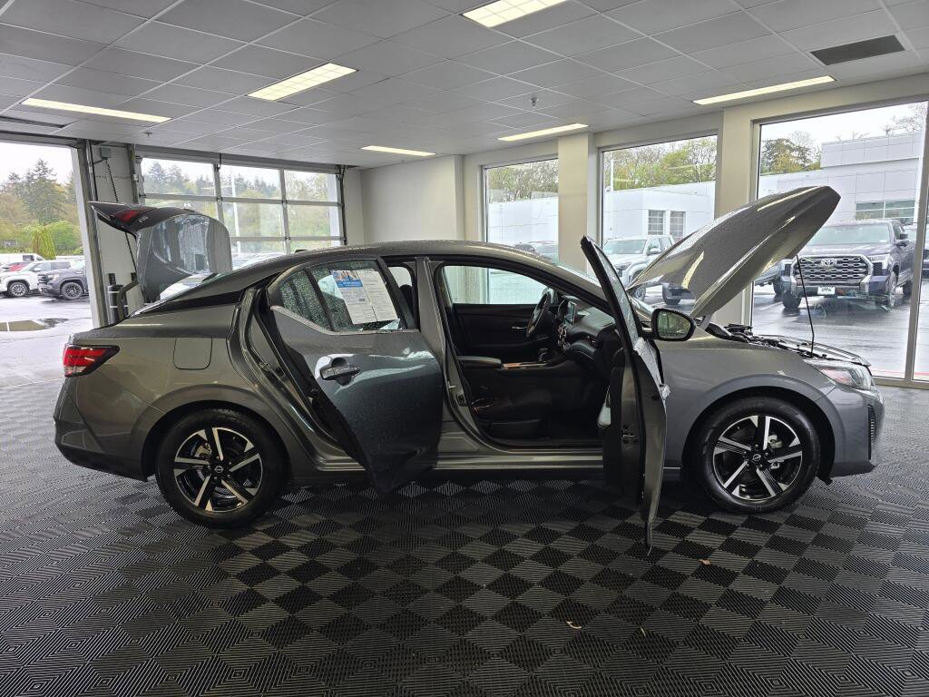 Used 2024 Nissan Sentra SV FWD image 17
