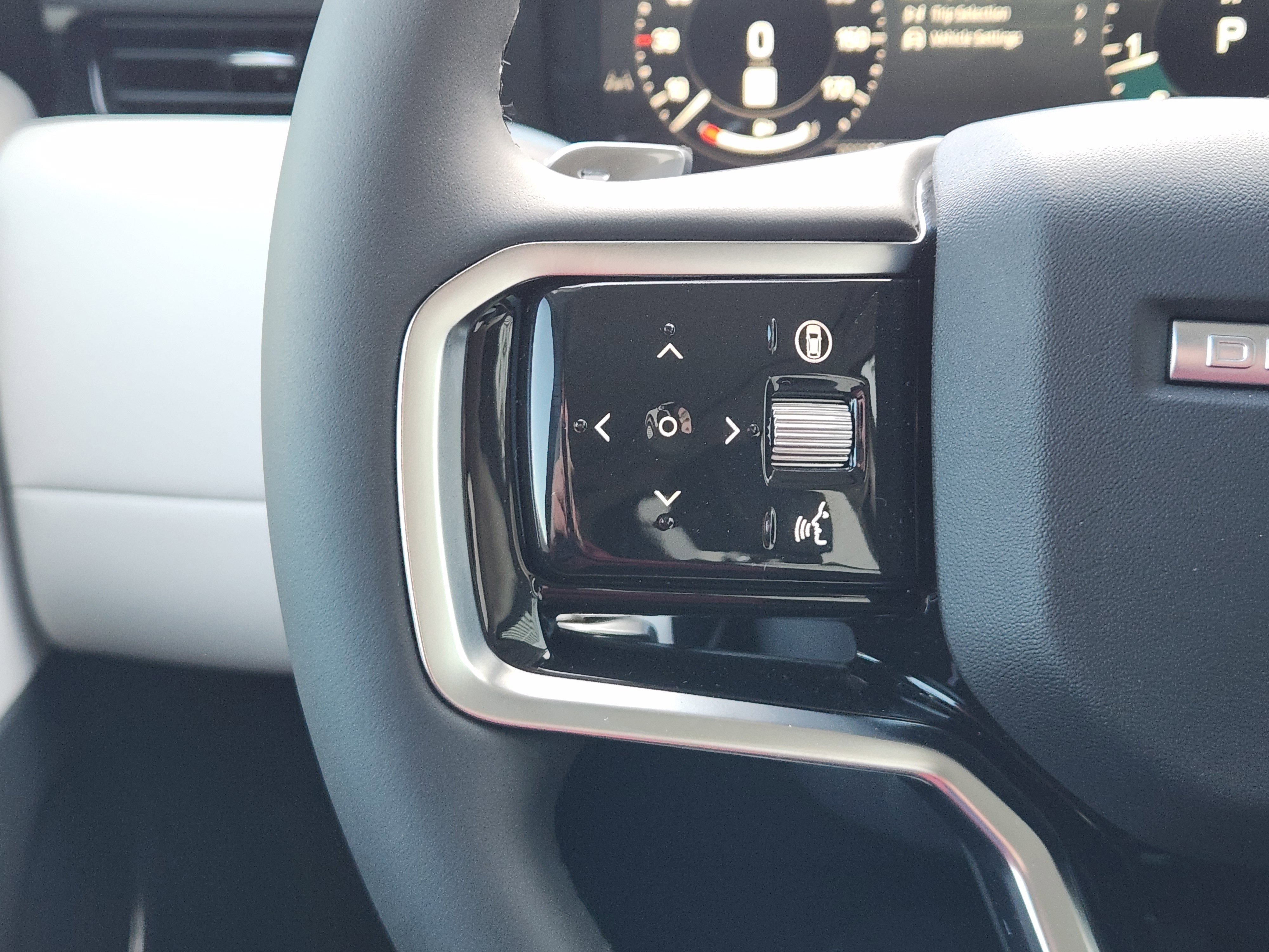 New 2025 Land Rover Discovery Sport S image 30